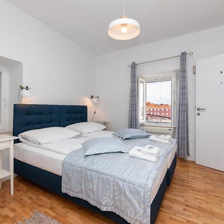 Apinelo Aparthotel Supetar Exteriör bild