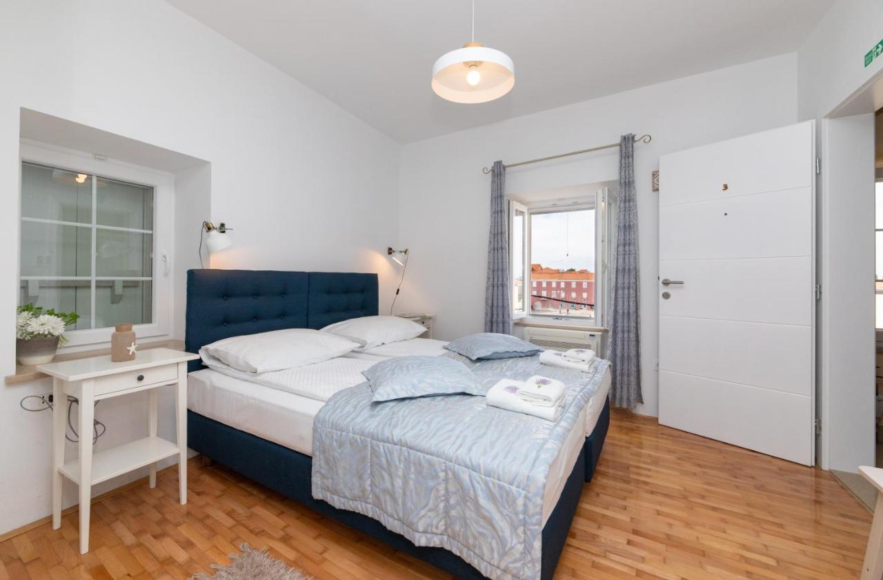 Apinelo Aparthotel Supetar Exteriör bild